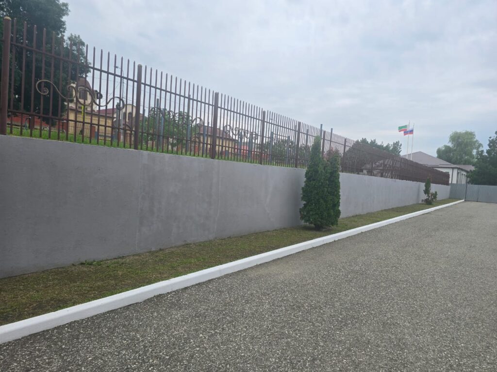 На территории спортивного комплекса имени Салмана Абуева провели ремонтные работы